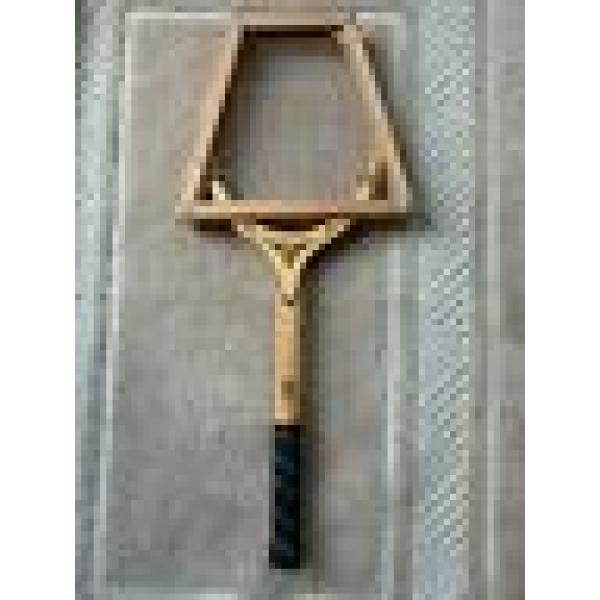 Davis Coronet Wood Tennis Racket Medium 4 1/2 Grip Used        